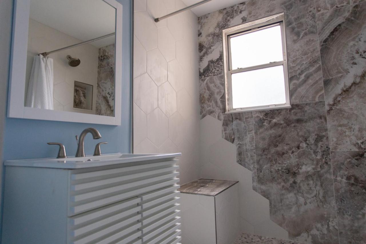 Central & Comfortable Home Walk To The Beach! Jacksonville Beach Εξωτερικό φωτογραφία